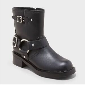 NWT Universal Thread Women Boot